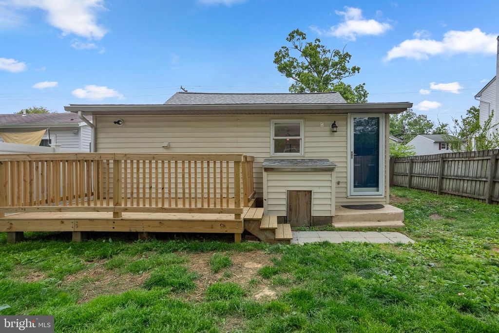 Image 32 of property listing at 411 HIGHLAND DR, Edgewater, MD 21037