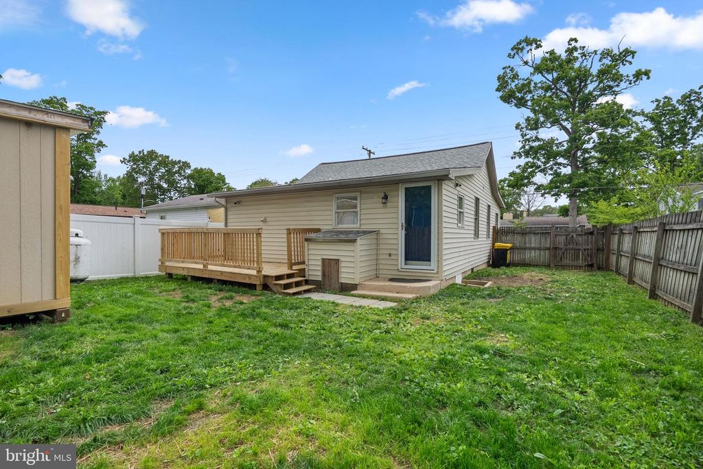 Image 36 of property listing at 411 HIGHLAND DR, Edgewater, MD 21037