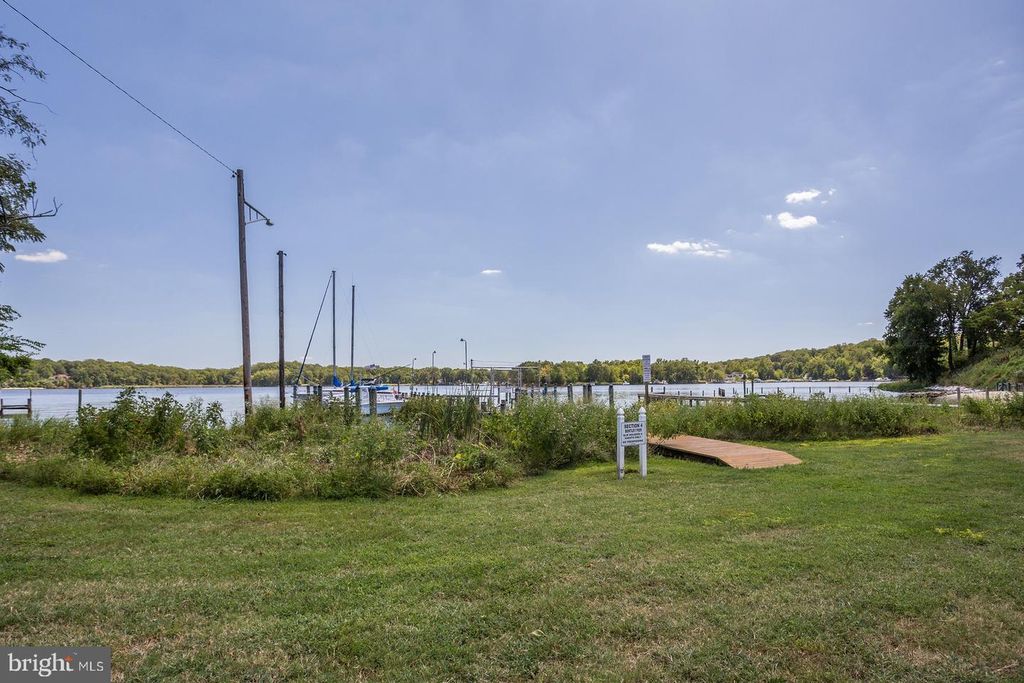 Image 38 of property listing at 411 HIGHLAND DR, Edgewater, MD 21037