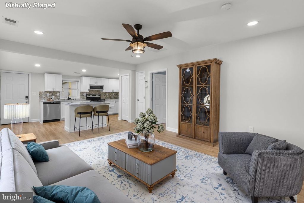 Image 4 of property listing at 411 HIGHLAND DR, Edgewater, MD 21037