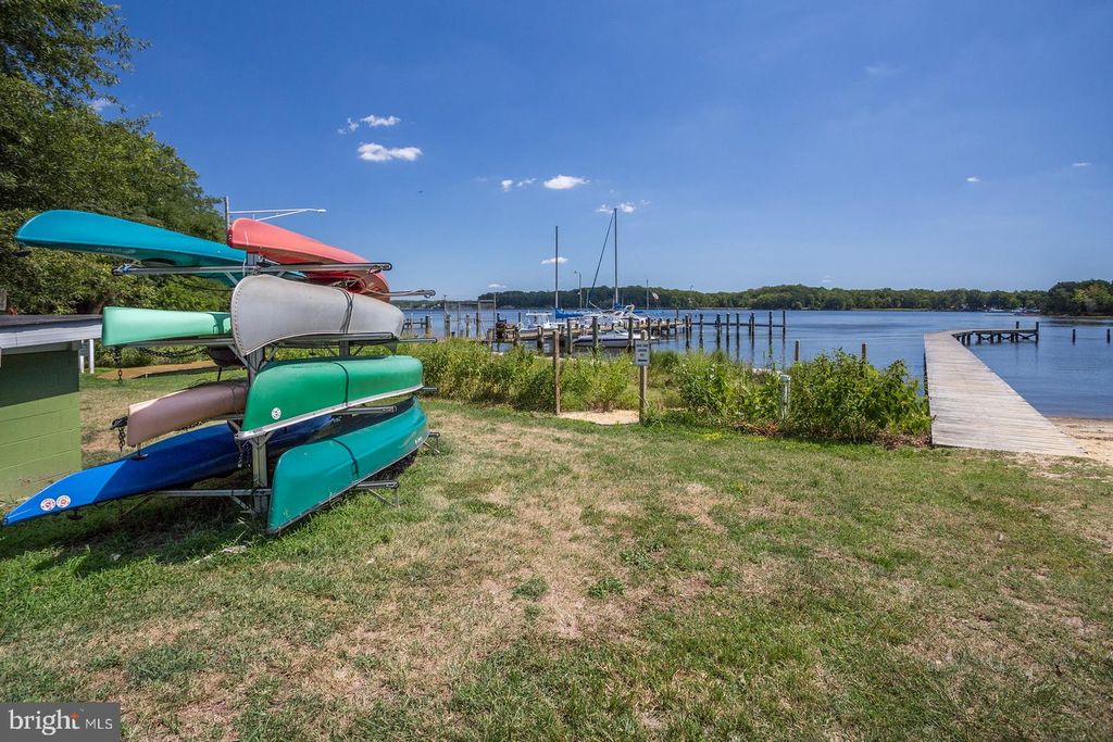 Image 40 of property listing at 411 HIGHLAND DR, Edgewater, MD 21037