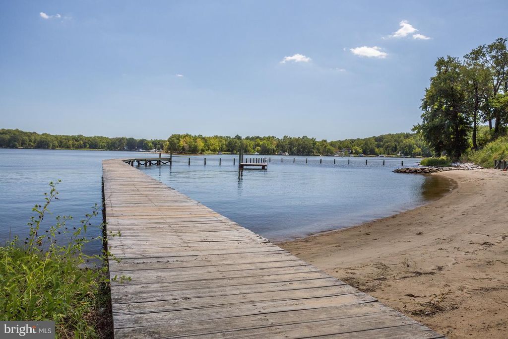 Image 42 of property listing at 411 HIGHLAND DR, Edgewater, MD 21037