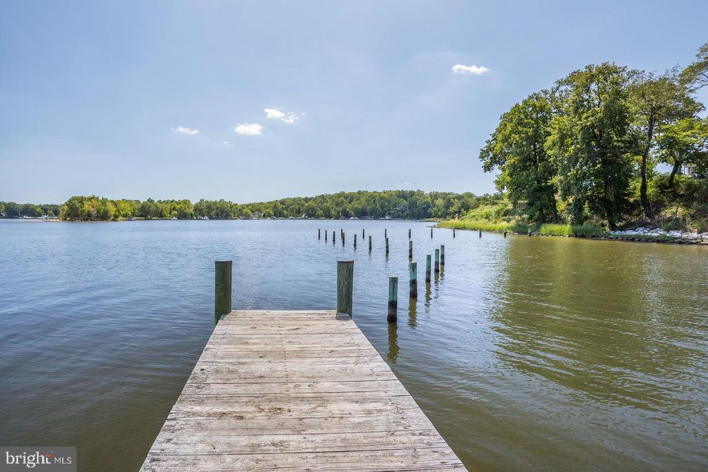 Image 44 of property listing at 411 HIGHLAND DR, Edgewater, MD 21037
