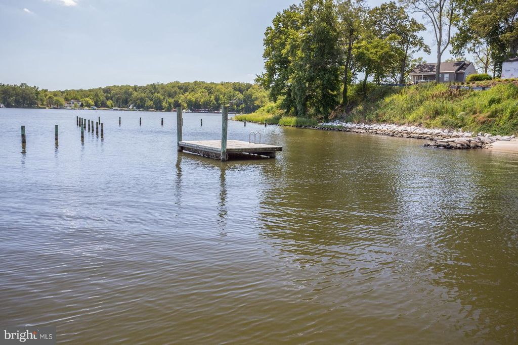Image 45 of property listing at 411 HIGHLAND DR, Edgewater, MD 21037