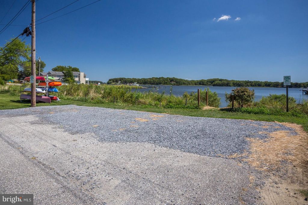 Image 48 of property listing at 411 HIGHLAND DR, Edgewater, MD 21037