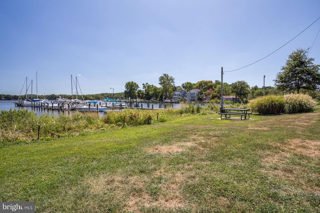 Image 49 of property listing at 411 HIGHLAND DR, Edgewater, MD 21037