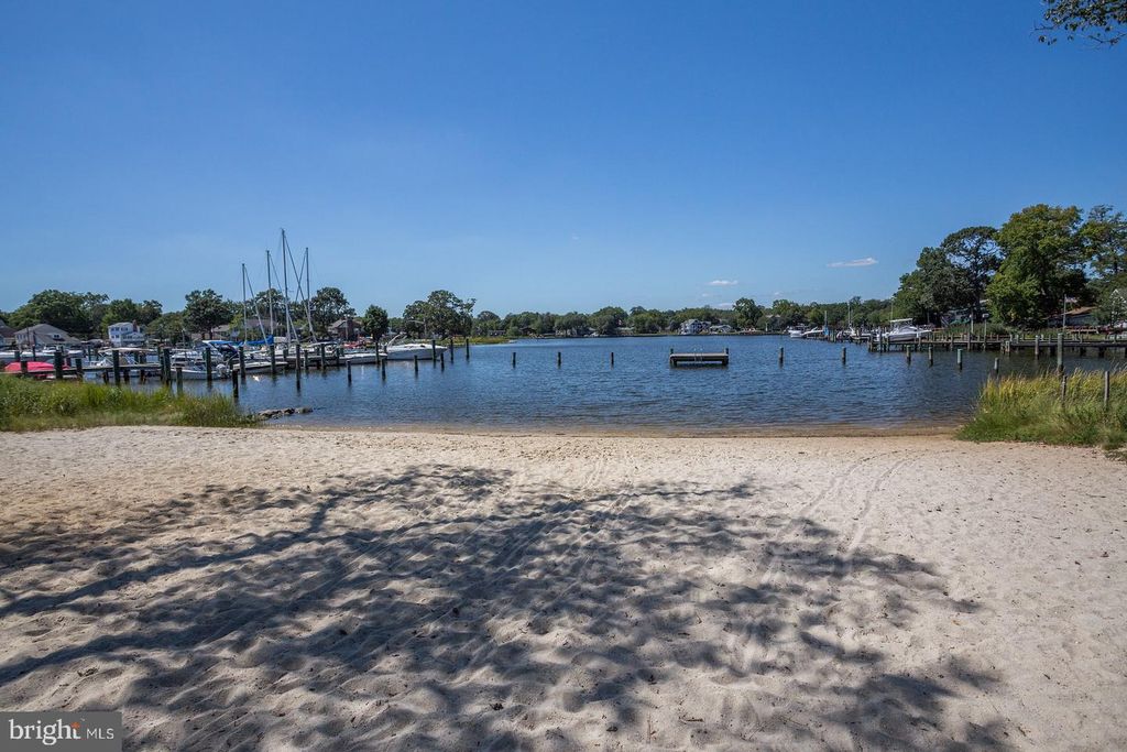 Image 54 of property listing at 411 HIGHLAND DR, Edgewater, MD 21037