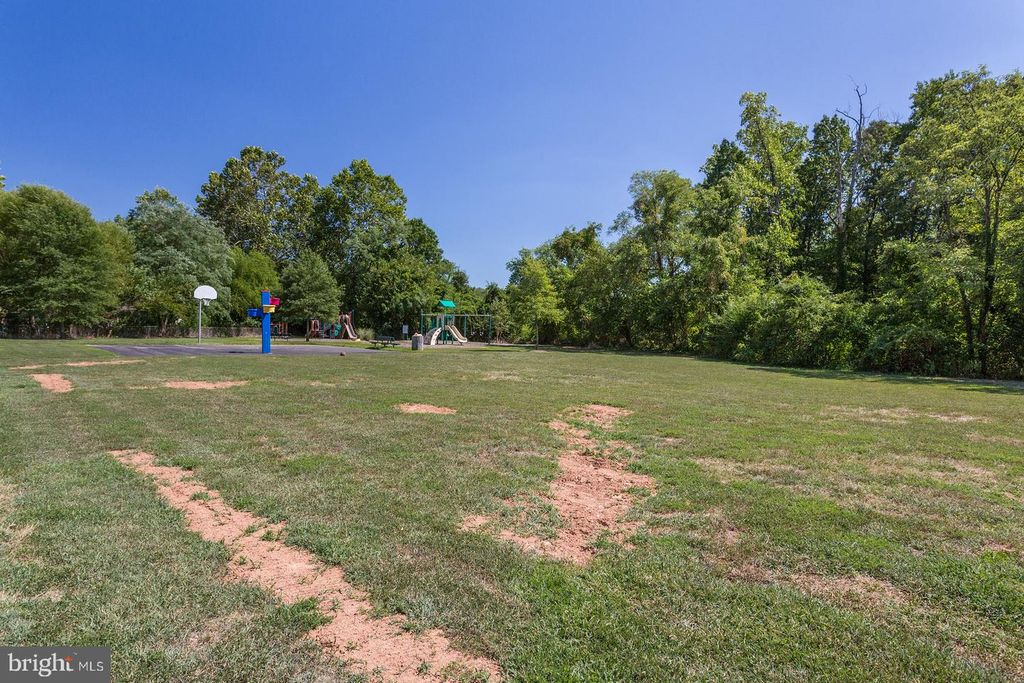 Image 57 of property listing at 411 HIGHLAND DR, Edgewater, MD 21037