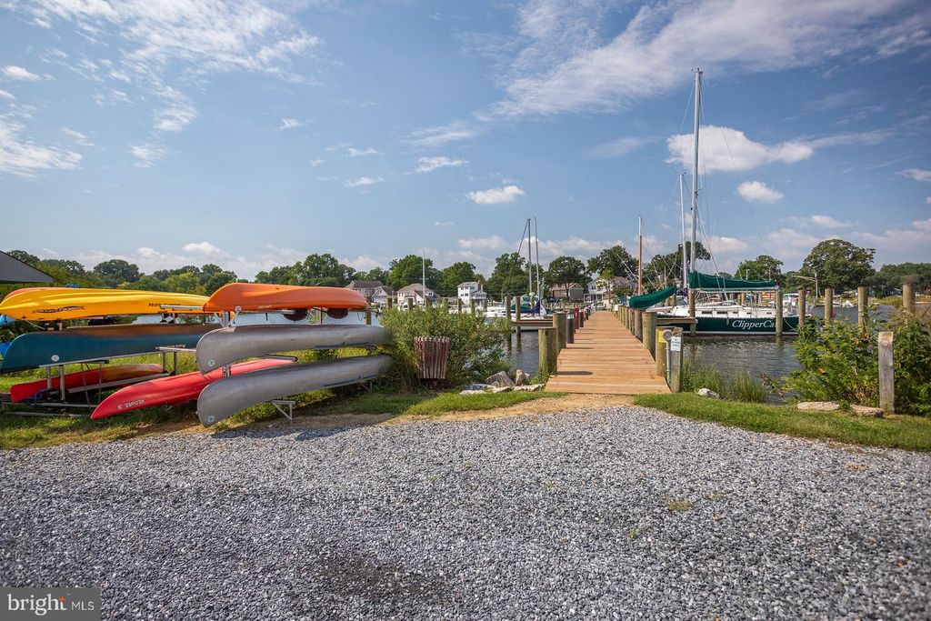 Image 61 of property listing at 411 HIGHLAND DR, Edgewater, MD 21037