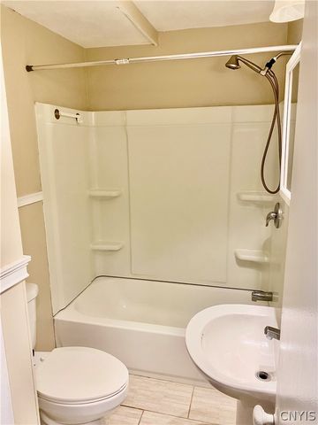 220 Roxann Avenue, Cicero, NY 13212