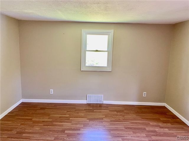 220 Roxann Avenue, Cicero, NY 13212