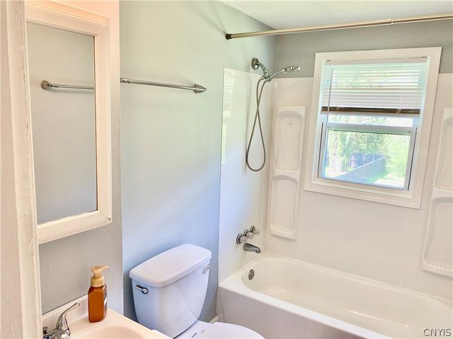 220 Roxann Avenue, Cicero, NY 13212