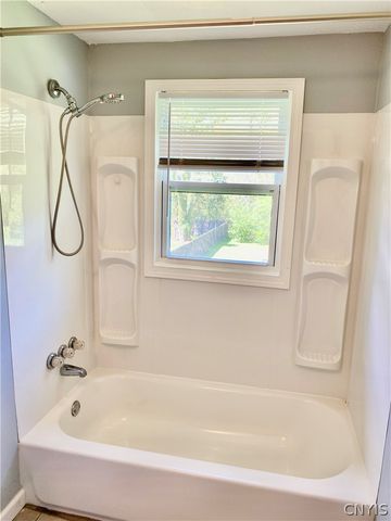 220 Roxann Avenue, Cicero, NY 13212
