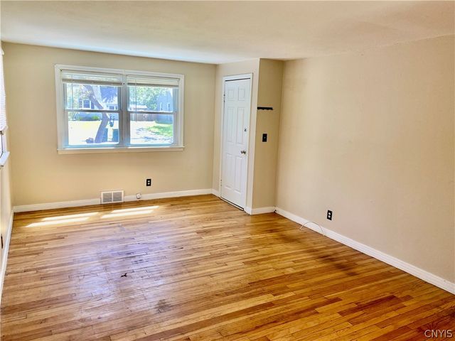 220 Roxann Avenue, Cicero, NY 13212