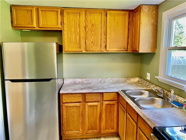 220 Roxann Avenue, Cicero, NY 13212