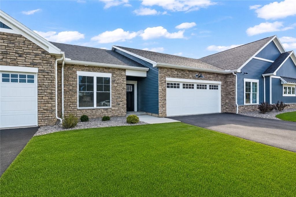 105 Cedarway Circle 411, Webster, NY 14580