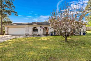 2207 Pinecrest, Gladewater, TX 75647