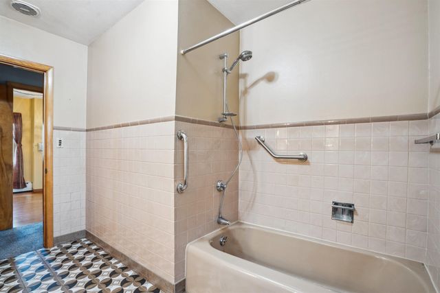 9902 University Avenue, Cedar Falls, IA 50613