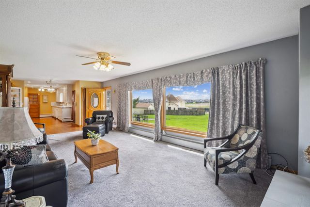 9902 University Avenue, Cedar Falls, IA 50613
