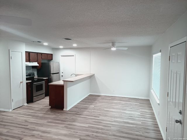 7526 VALLEY OAK ST, Live Oak, TX 78233