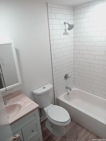 7526 VALLEY OAK ST, Live Oak, TX 78233