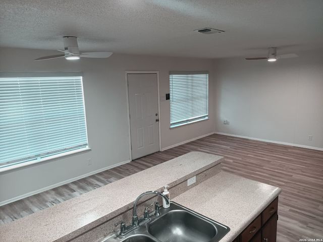 7526 VALLEY OAK ST, Live Oak, TX 78233