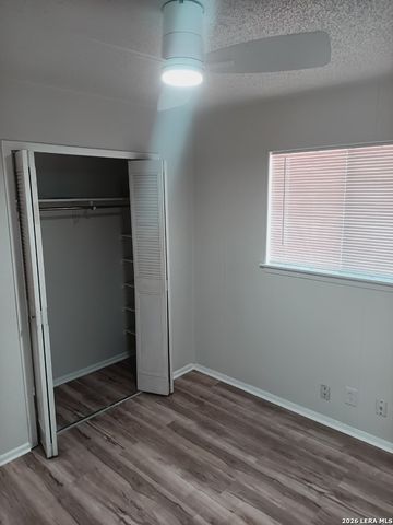 7526 VALLEY OAK ST, Live Oak, TX 78233