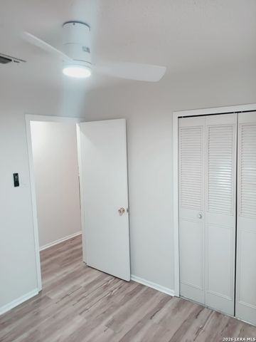 7526 VALLEY OAK ST, Live Oak, TX 78233