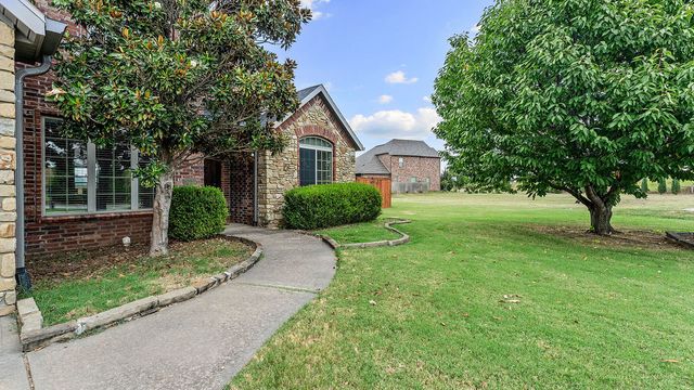 2711 SE 7Th Street, Bentonville, AR 72712