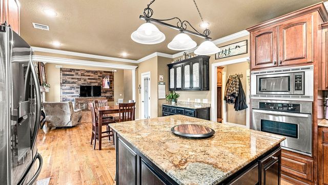 2711 SE 7Th Street, Bentonville, AR 72712