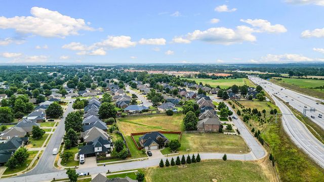 2711 SE 7Th Street, Bentonville, AR 72712