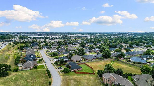 2711 SE 7Th Street, Bentonville, AR 72712
