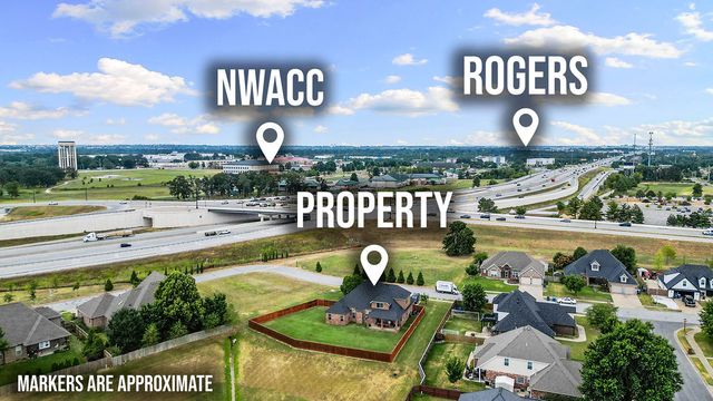 2711 SE 7Th Street, Bentonville, AR 72712