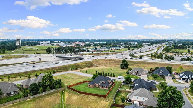 2711 SE 7Th Street, Bentonville, AR 72712
