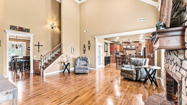 2711 SE 7Th Street, Bentonville, AR 72712