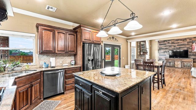 2711 SE 7Th Street, Bentonville, AR 72712