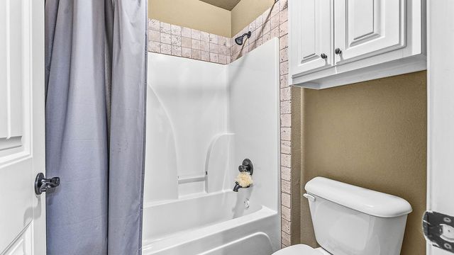2711 SE 7Th Street, Bentonville, AR 72712