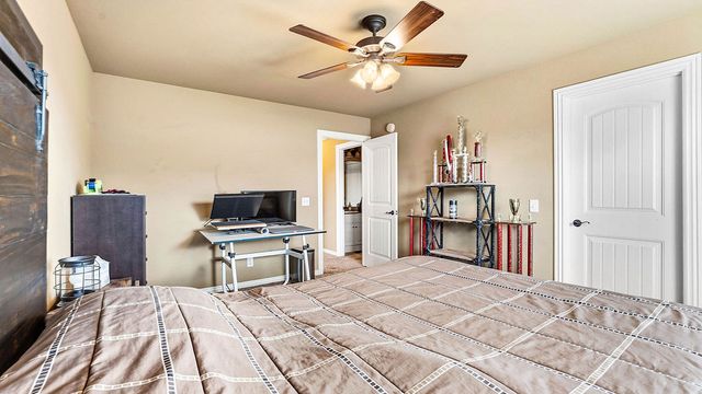 2711 SE 7Th Street, Bentonville, AR 72712