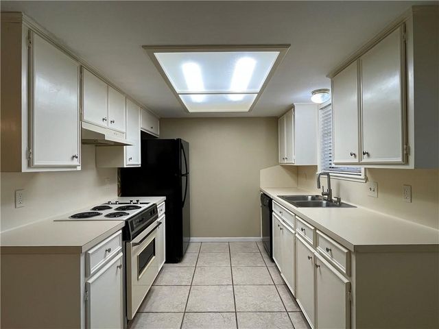 6638 Long Meadow Dr C, Corpus Christi, TX 78413