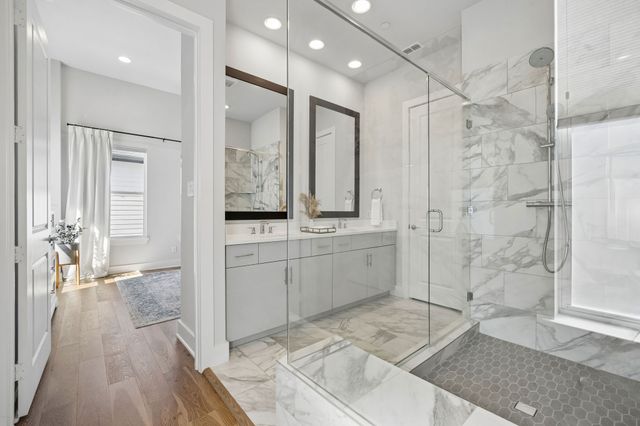 381 E Greenbriar Lane 1001, Dallas, TX 75203