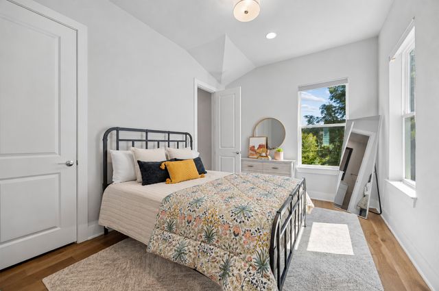 381 E Greenbriar Lane 1001, Dallas, TX 75203