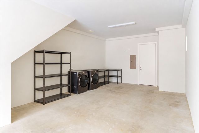 381 E Greenbriar Lane 1001, Dallas, TX 75203