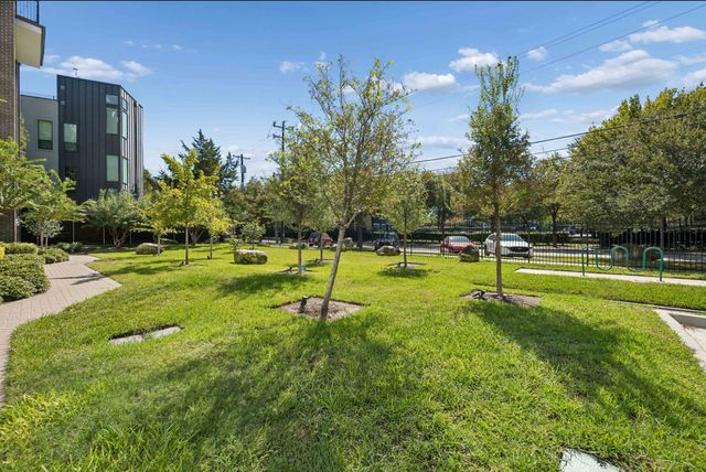 381 E Greenbriar Lane 1001, Dallas, TX 75203