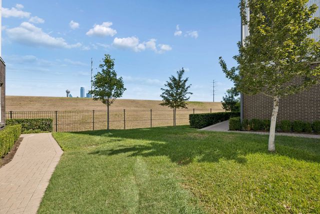 381 E Greenbriar Lane 1001, Dallas, TX 75203