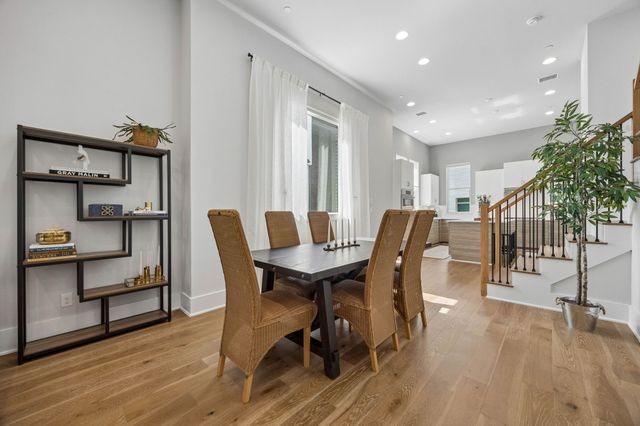 381 E Greenbriar Lane 1001, Dallas, TX 75203