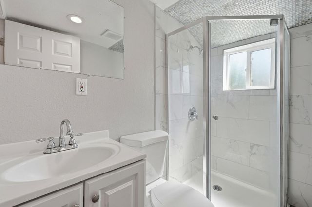 112 Fairview Ave, Modesto, CA 95354