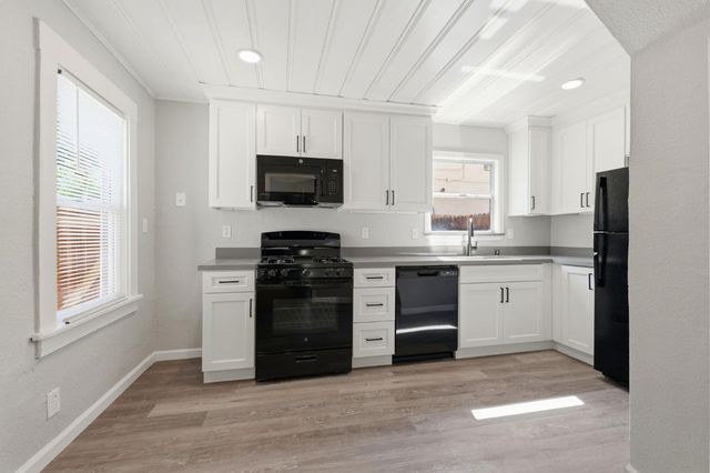 112 Fairview Ave, Modesto, CA 95354