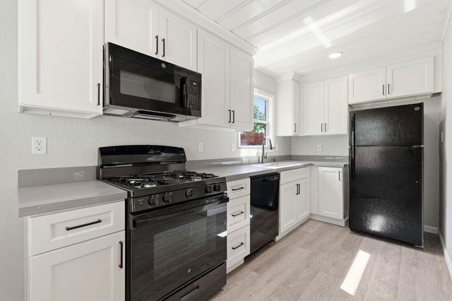 112 Fairview Ave, Modesto, CA 95354