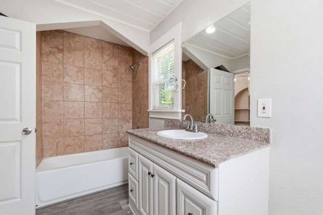 112 Fairview Ave, Modesto, CA 95354