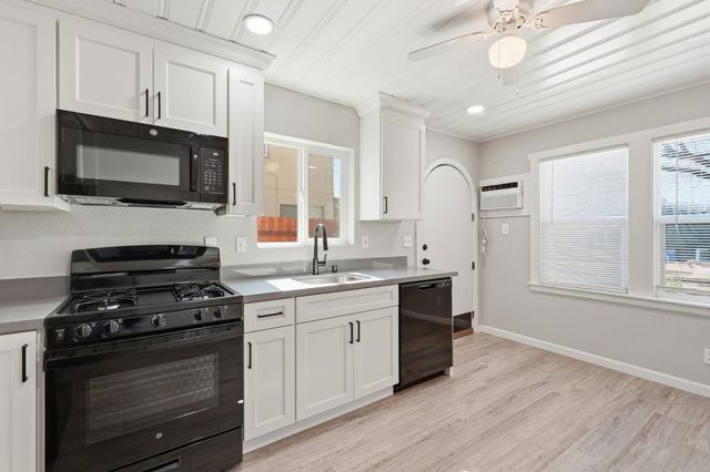 112 Fairview Ave, Modesto, CA 95354